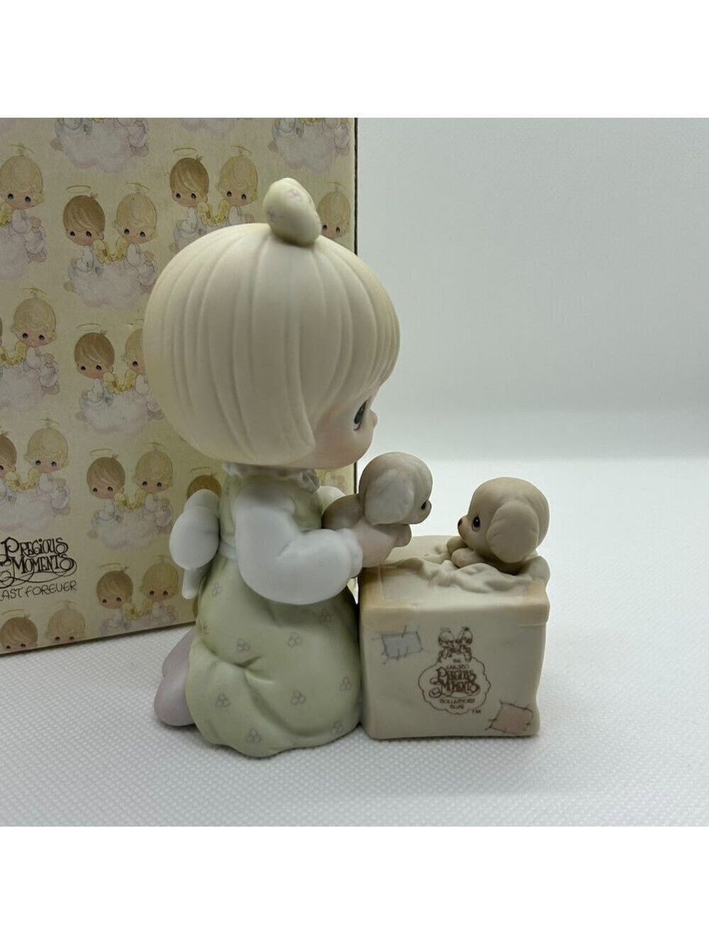 Precious Moments "Only room for one more" 1989 members only figurine